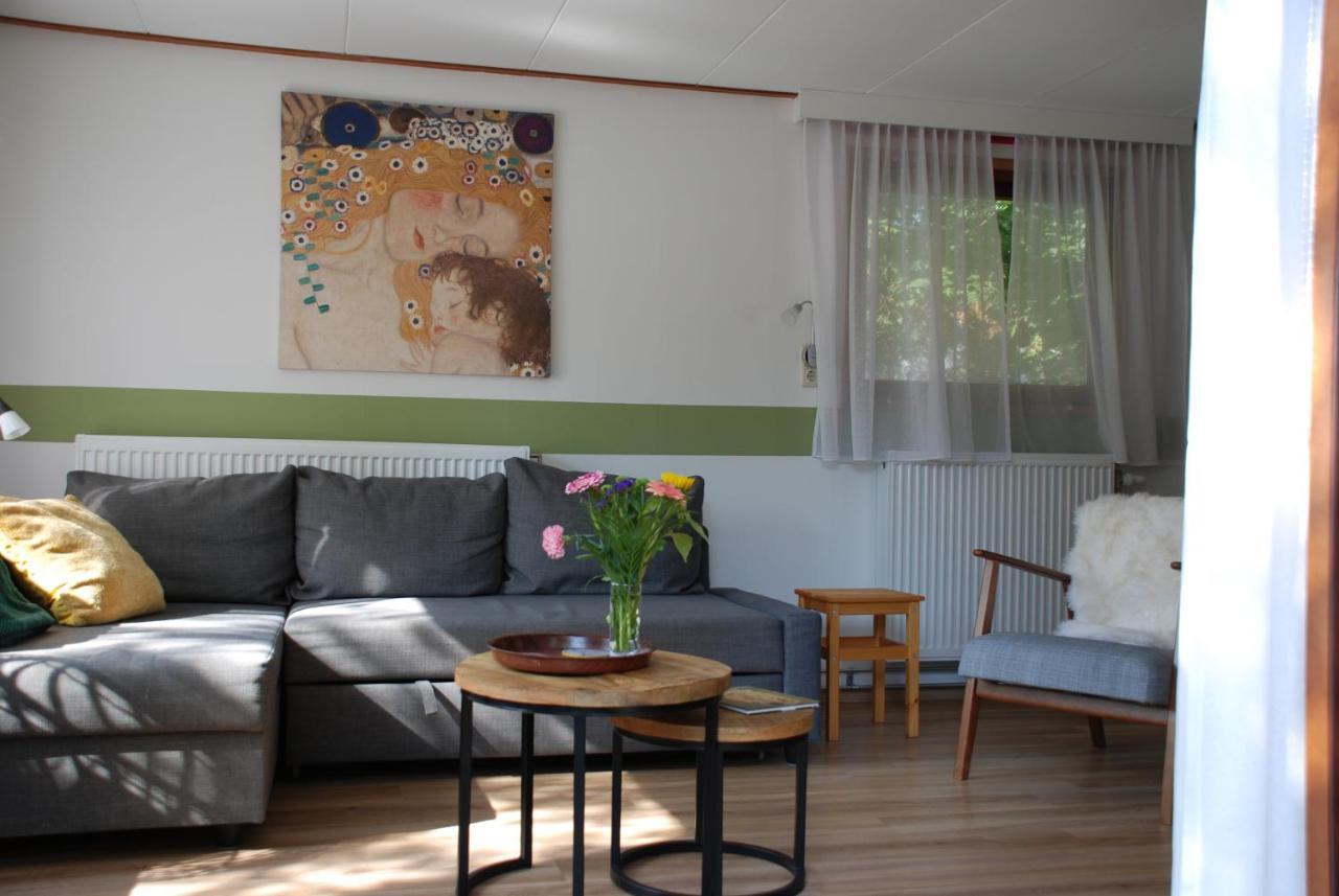 Charmant Chalet Op Een Bospark Op De Veluwe Villa Putten Exteriör bild
