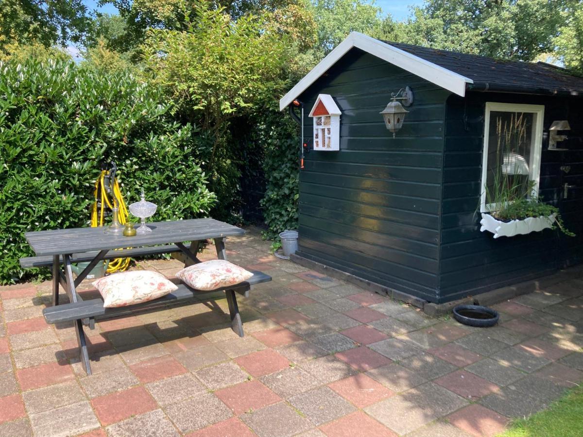 Charmant Chalet Op Een Bospark Op De Veluwe Villa Putten Exteriör bild