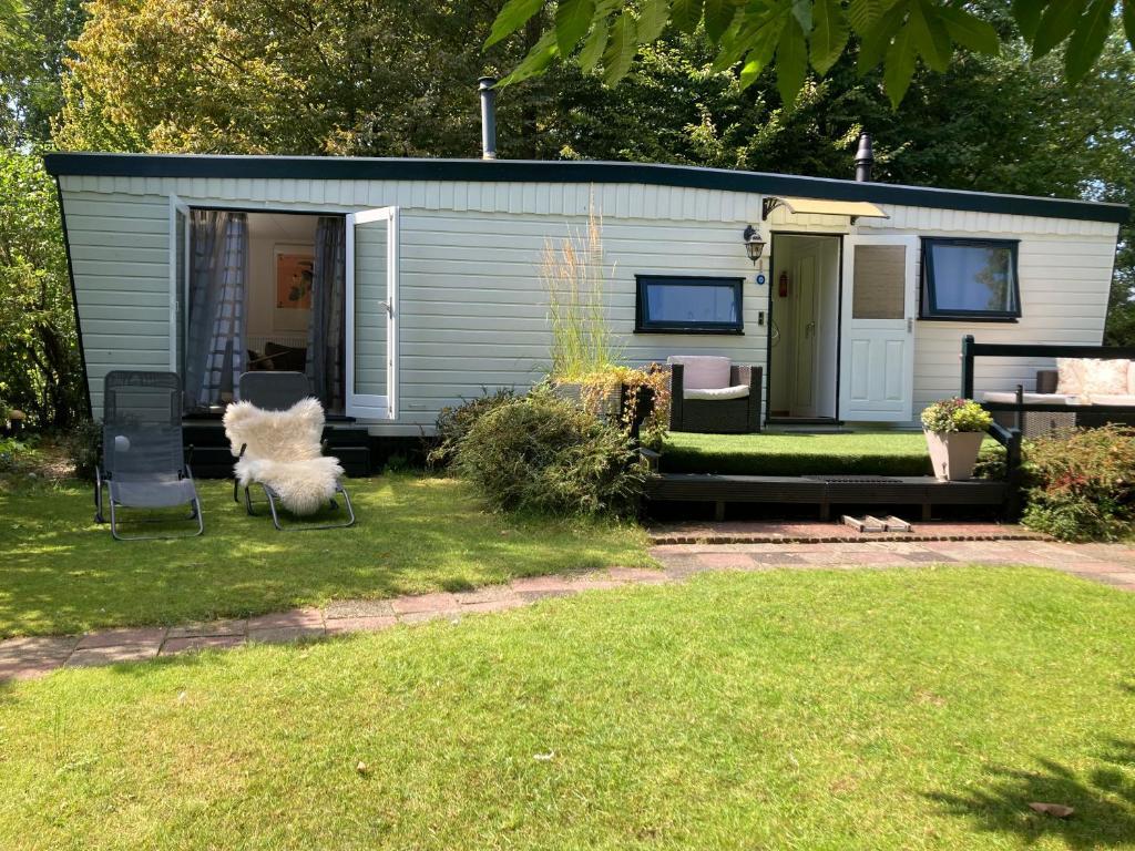 Charmant Chalet Op Een Bospark Op De Veluwe Villa Putten Exteriör bild